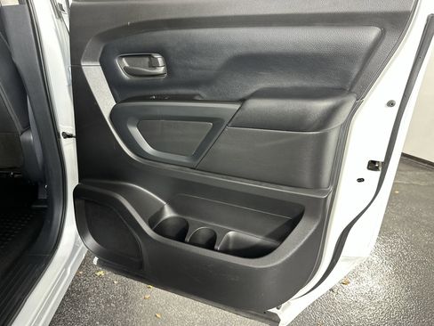 Used 2019 Nissan Titan S image 36