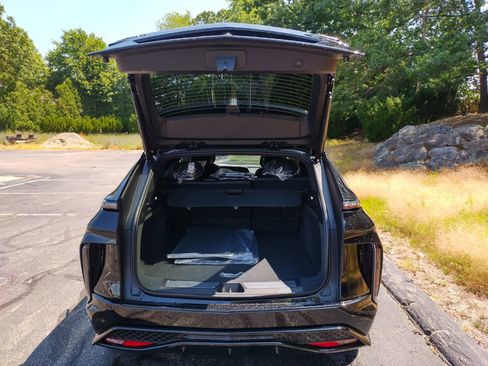 New 2026 Cadillac Lyriq V w/ LPO, Bronce Accent Package image 21