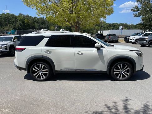 Used 2023 Nissan Pathfinder Platinum w/ Cargo Package FWD image 9