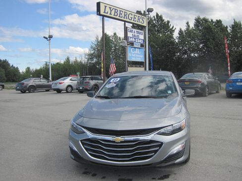 Used 2023 Chevrolet Malibu LS image 2