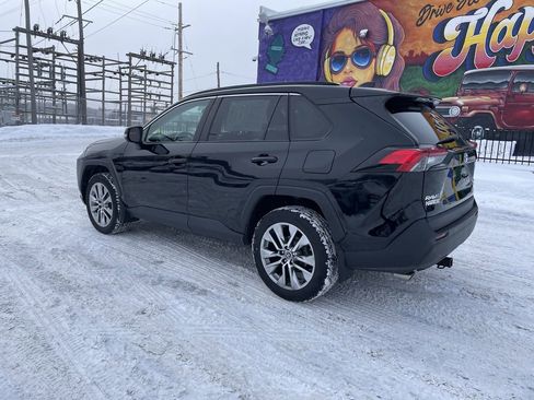 Certified 2019 Toyota RAV4 XLE Premium AWD/4WD image 3