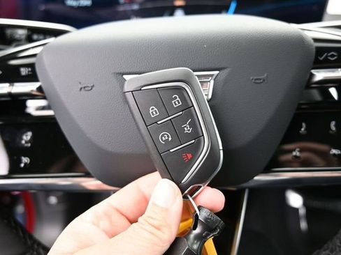 New 2025 Cadillac Lyriq Sport image 31