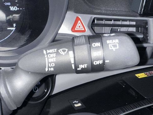 Used 2025 Toyota Sienna LE image 29