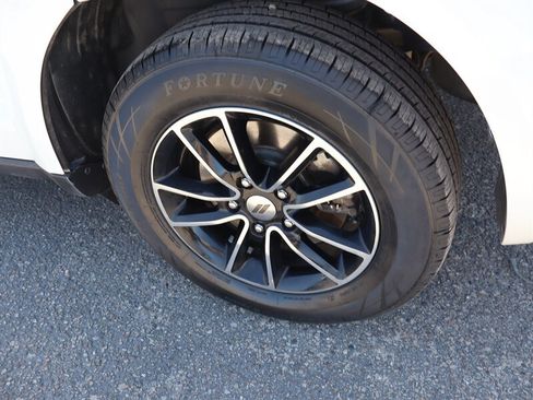 Used 2018 Dodge Journey SE w/ Connectivity Group FWD image 19