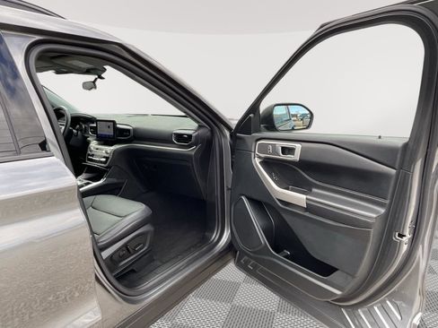 Used 2023 Ford Explorer XLT w/ Equipment Group 202A image 13