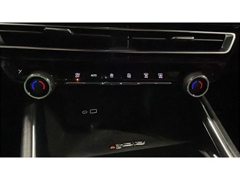 Used 2025 Chevrolet Traverse LT AWD/4WD image 14