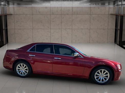 Used 2014 Chrysler 300 C RWD image 13