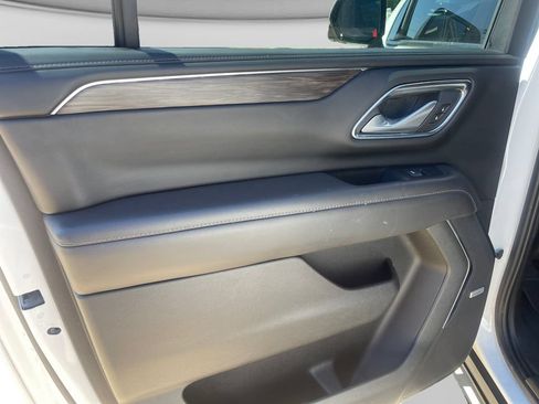 Used 2022 Chevrolet Suburban Z71 w/ Luxury Package AWD/4WD image 13