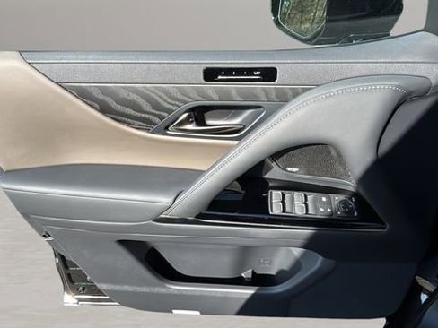Used 2025 Lexus LX 700h Overtrail w/ Accessory Package (Z1) AWD/4WD image 33