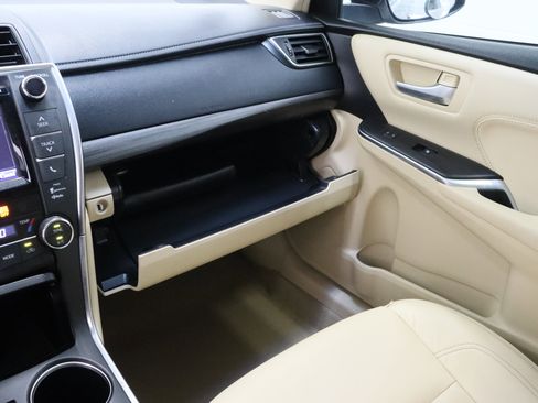 Used 2017 Toyota Camry XLE w/ Moonroof Package FWD image 24