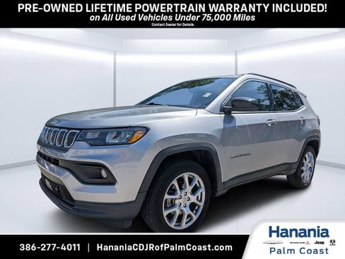 Used 2022 Jeep Compass Latitude w/ Sun and Sound Group AWD/4WD image 7