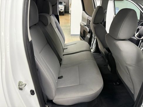 Used 2019 Toyota Tacoma SR5 RWD image 18