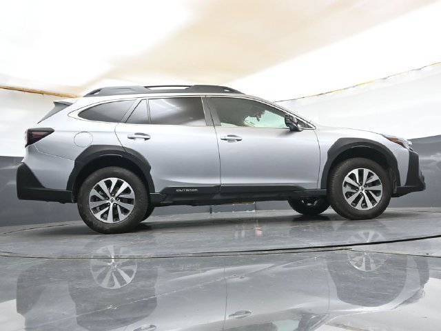 Used 2025 Subaru Outback Premium AWD/4WD image 34