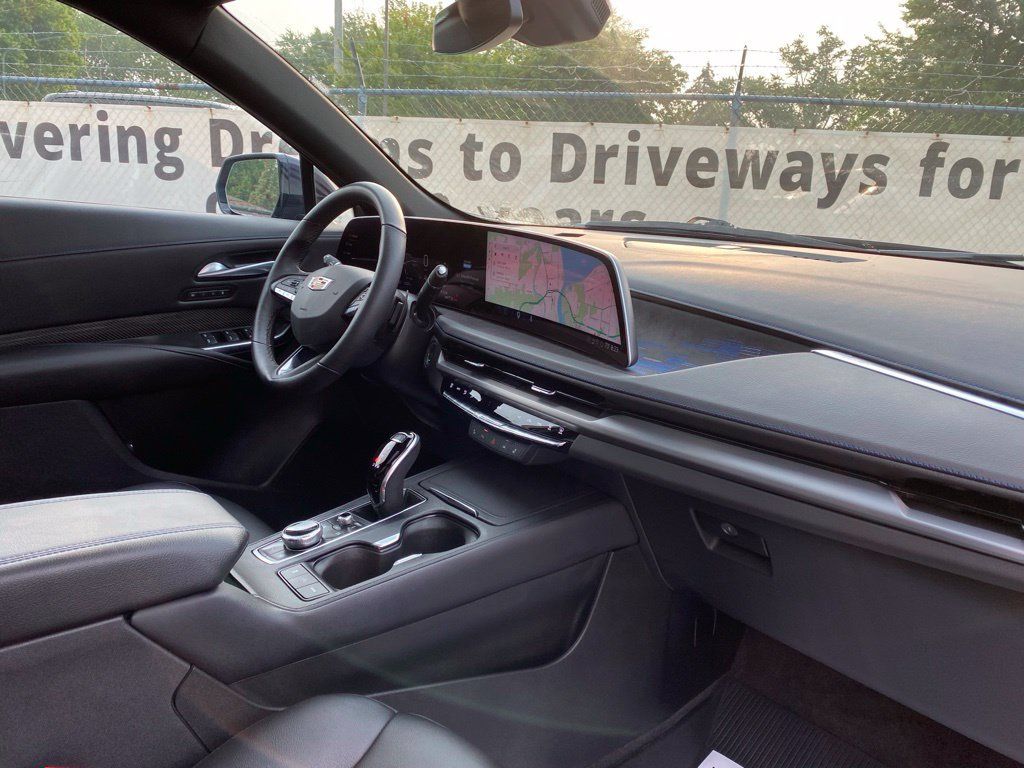 Used 2025 Cadillac XT4 Sport w/ LPO, Floor Liner Package AWD/4WD image 18