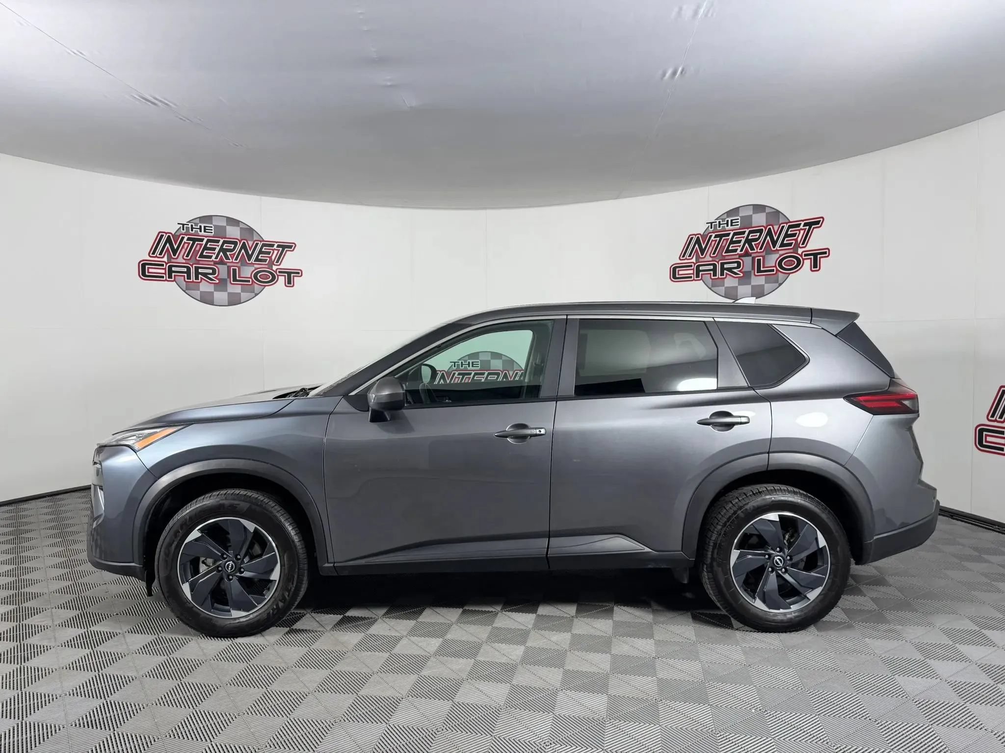 Used 2024 Nissan Rogue SV AWD/4WD image 4