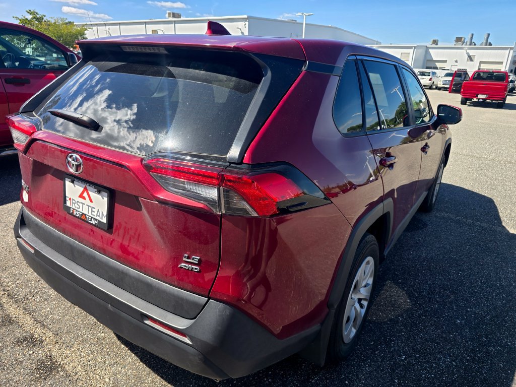 Used 2024 Toyota RAV4 LE AWD/4WD image 5