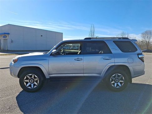 Used 2024 Toyota 4Runner TRD Off-Road Premium image 4