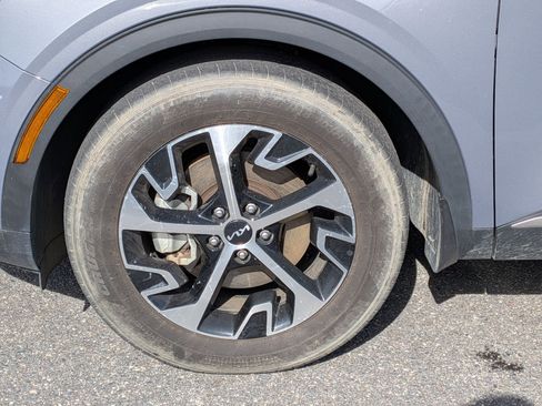 Used 2024 Kia Sportage EX image 10