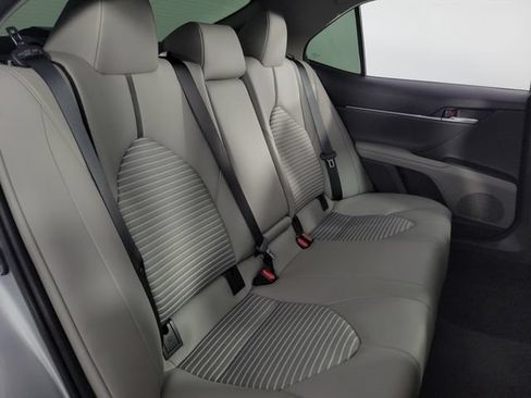 Used 2023 Toyota Camry SE w/ Cold Weather Package FWD image 17