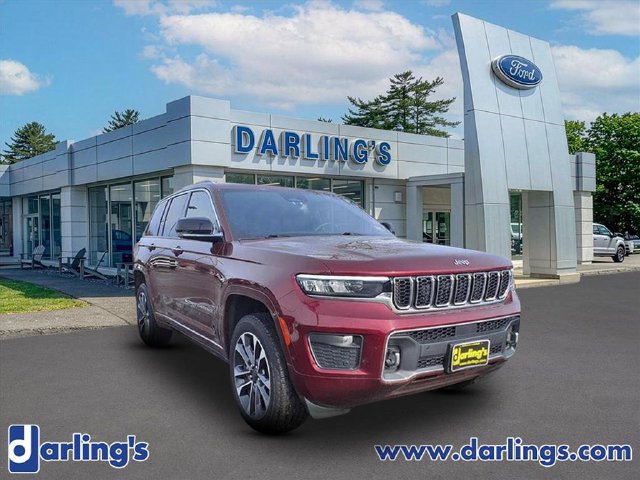 Used 2023 Jeep Grand Cherokee Overland w/ Luxury Tech Group IV AWD/4WD image 3