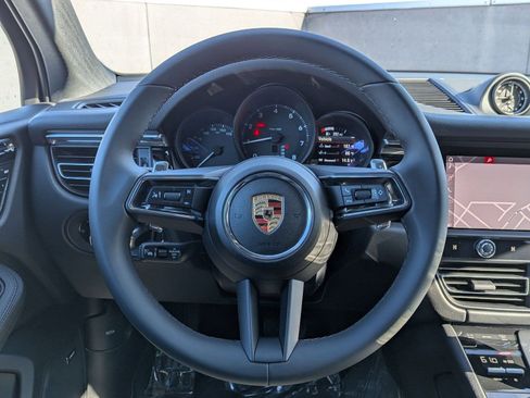 Certified 2025 Porsche Macan AWD/4WD image 15