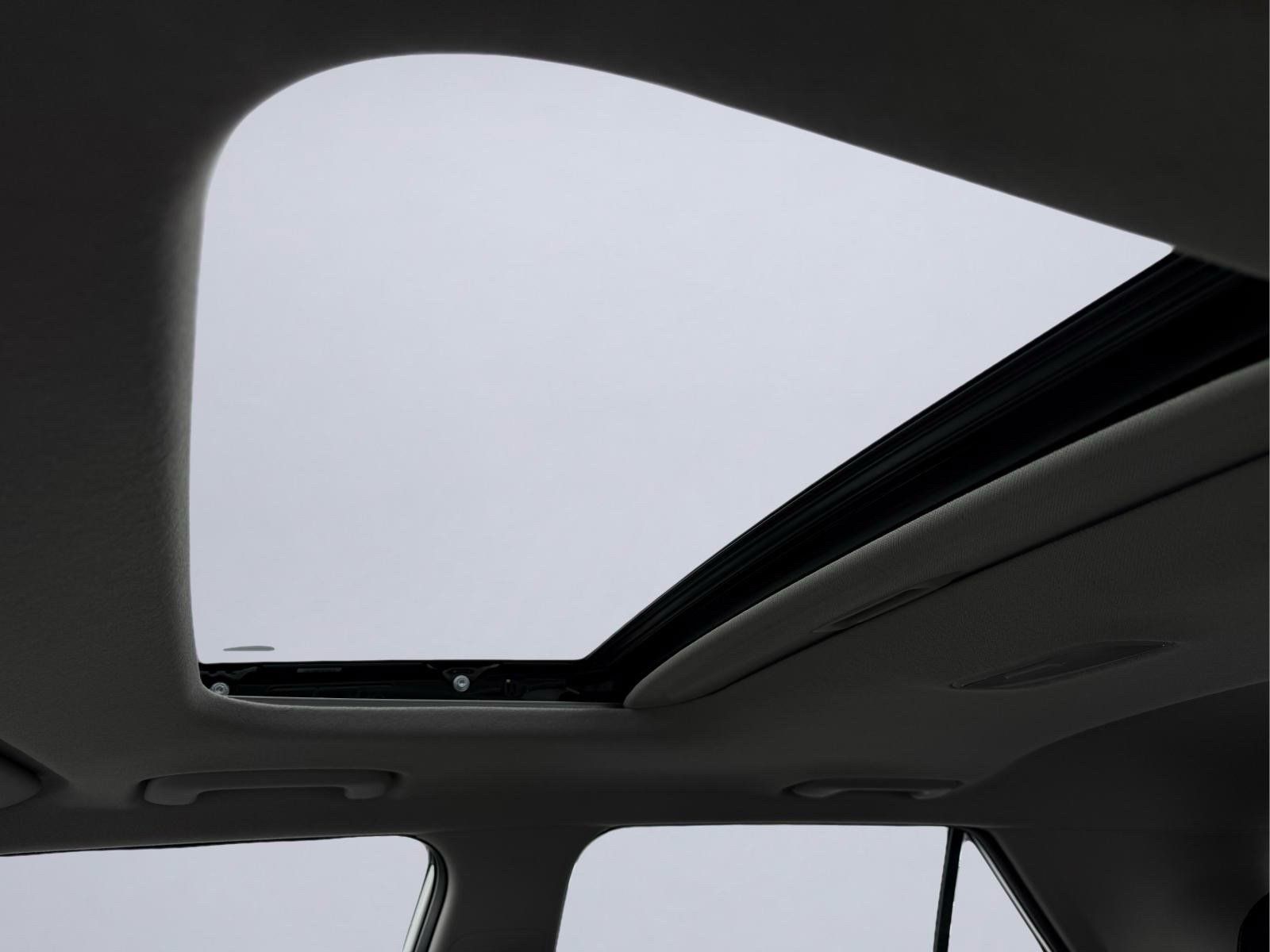 Used 2025 Hyundai Venue SEL FWD image 15