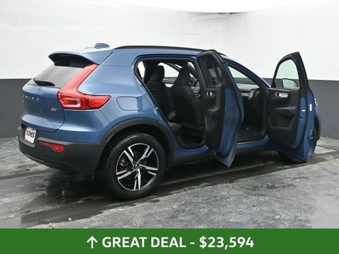 Used 2024 Volvo XC40 B5 Core image 58