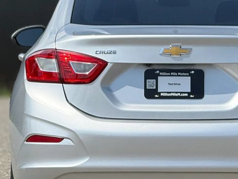 Used 2018 Chevrolet Cruze LS FWD image 13