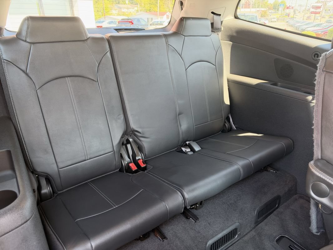 Used 2015 Chevrolet Traverse LT FWD image 16