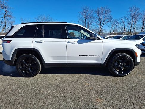 Certified 2023 Jeep Grand Cherokee Limited w/ Black Appearance Package image 26