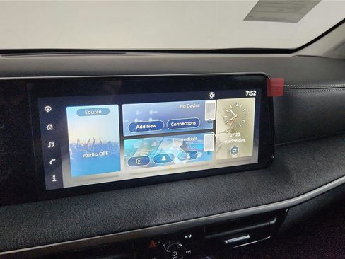 Used 2025 Nissan Kicks SV image 36