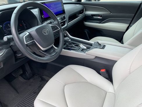 Used 2024 Toyota Grand Highlander XLE image 11