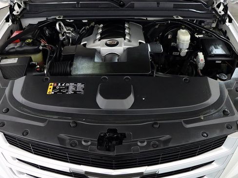 Used 2019 Cadillac Escalade Premium Luxury image 41