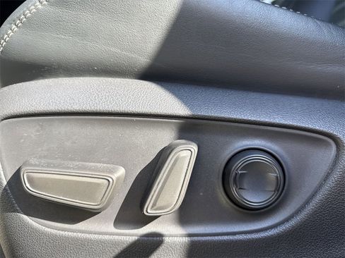 Used 2020 Toyota RAV4 Limited image 10