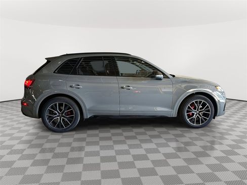 Used 2022 Audi SQ5 Prestige w/ Prestige Package image 2