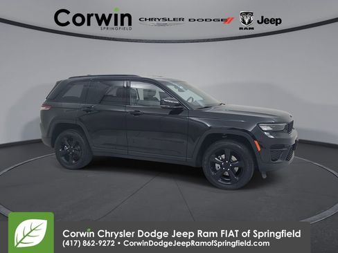 Used 2023 Jeep Grand Cherokee Altitude image 1