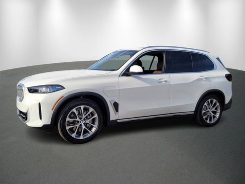 New 2026 BMW X5 xDrive50e w/ Executive Package image 3