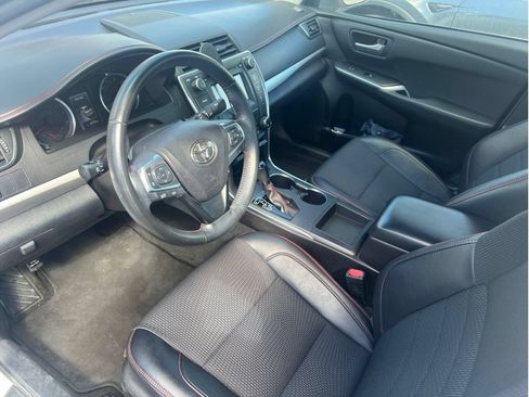 Certified 2017 Toyota Camry SE FWD image 6