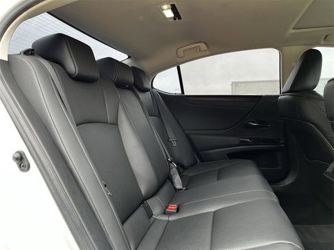 Used 2023 Lexus ES 300h w/ Premium Package image 27