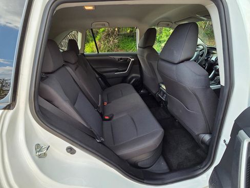 Used 2021 Toyota RAV4 LE AWD/4WD image 15