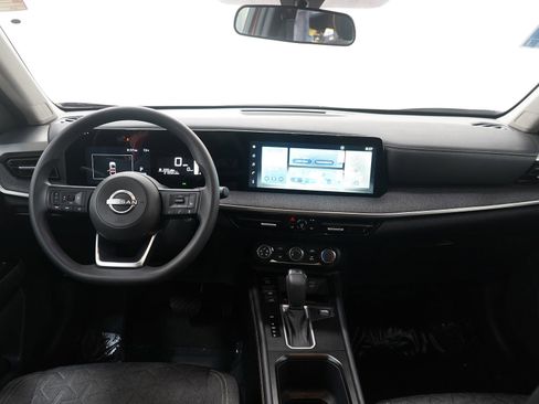 Used 2025 Nissan Kicks SV w/ Illumination Package image 16