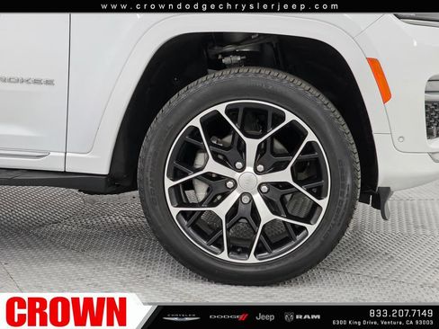 Certified 2024 Jeep Grand Cherokee Summit AWD/4WD image 9