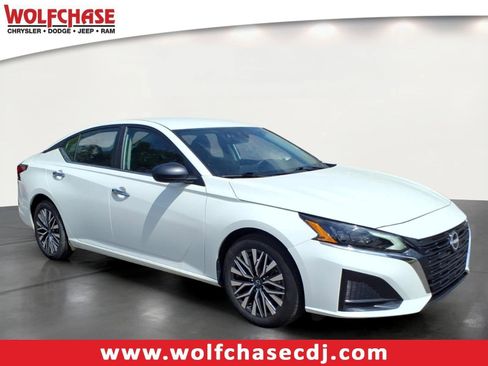 Used 2025 Nissan Altima 2.5 SV FWD image 7