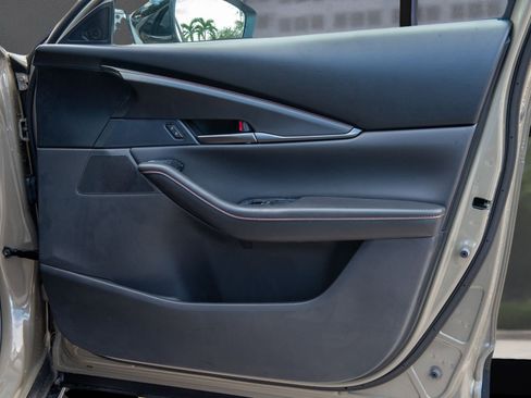 New 2024 MAZDA CX-30 Carbon image 16