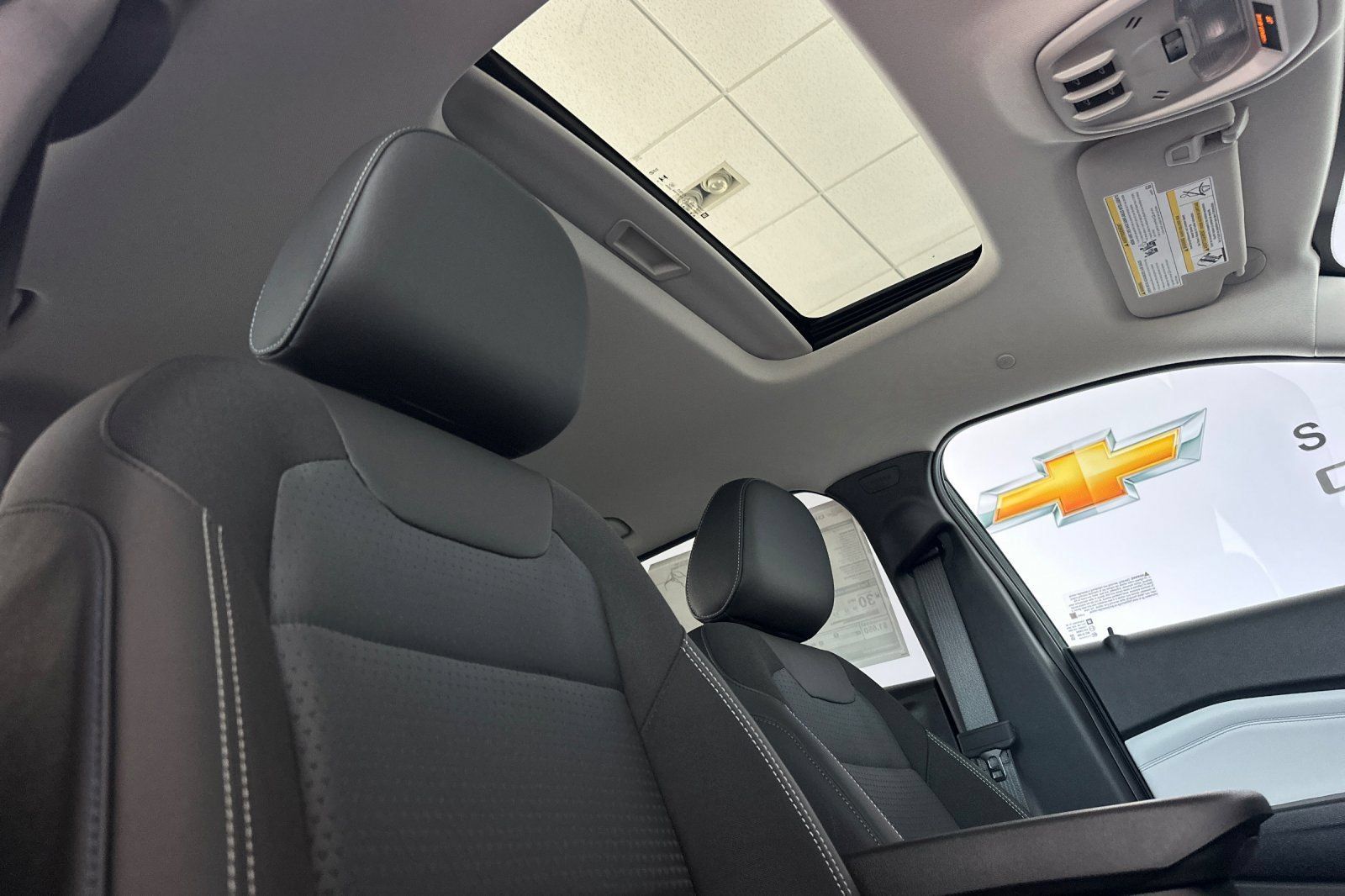 New 2026 Chevrolet Trax LT w/ Sunroof Package FWD image 17