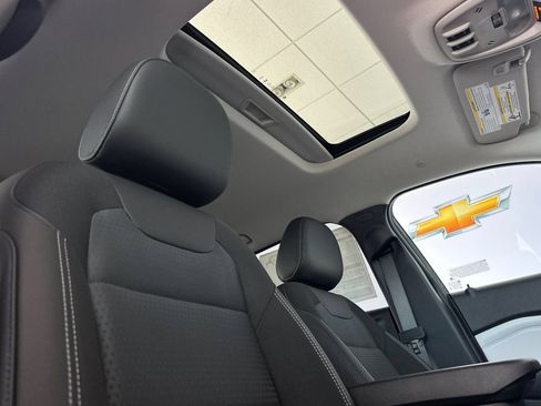 New 2026 Chevrolet Trax LT w/ Sunroof Package FWD image 17