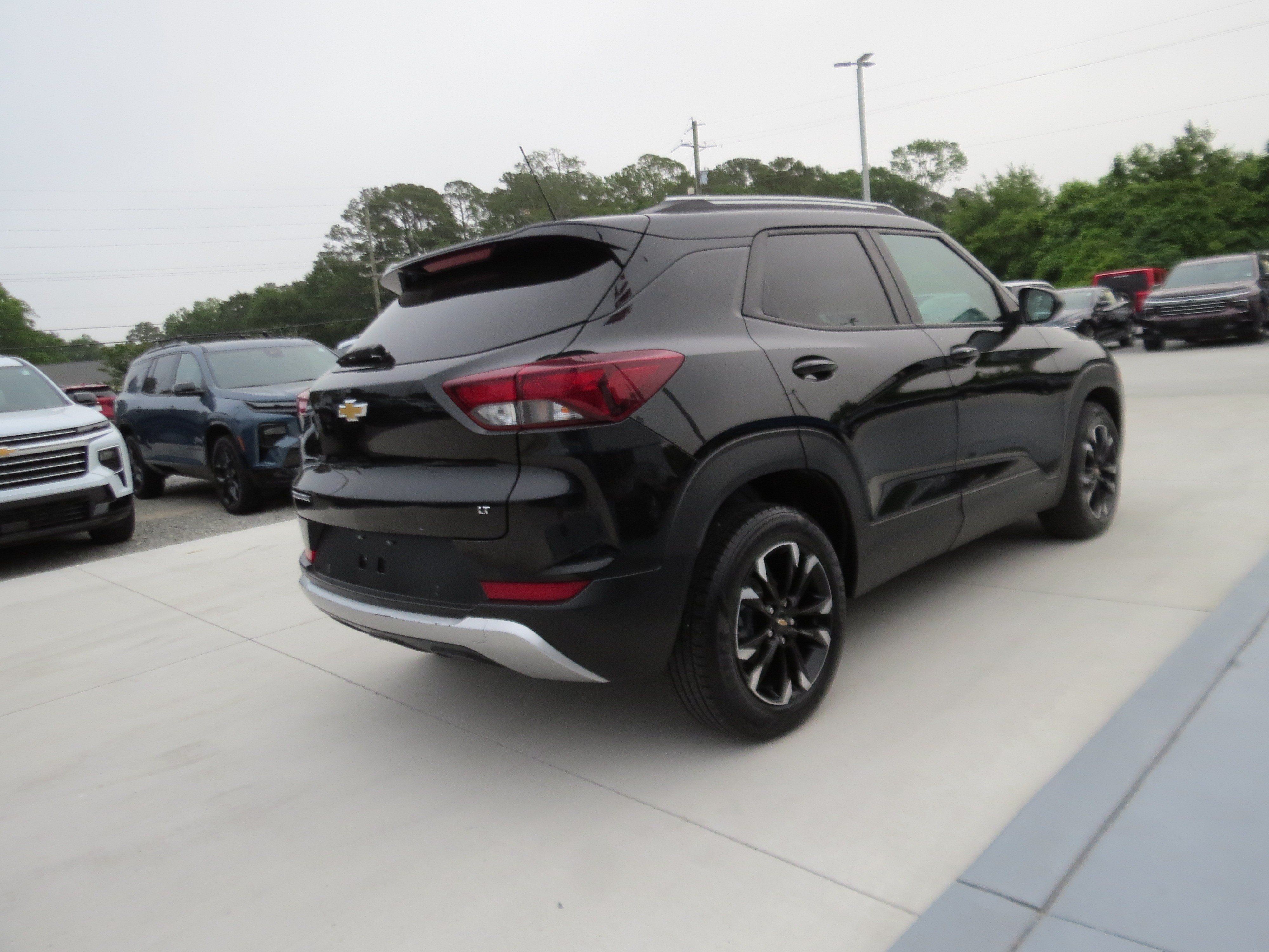 Used 2022 Chevrolet TrailBlazer LT w/ Convenience Package FWD image 5