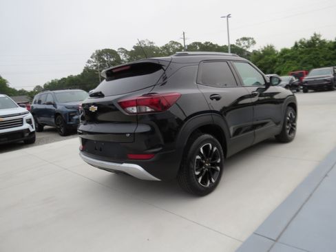 Used 2022 Chevrolet TrailBlazer LT w/ Convenience Package FWD image 5