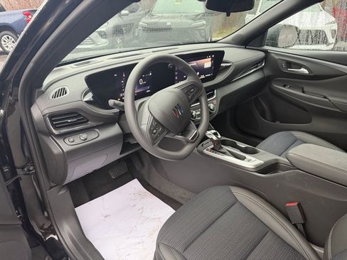Used 2025 Buick Envista Preferred image 13
