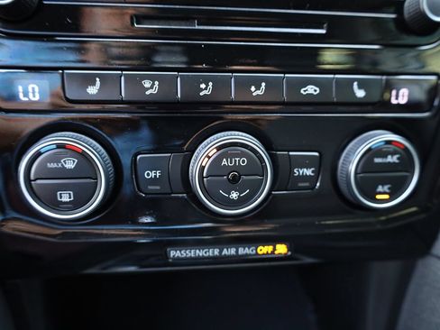 Used 2020 Volkswagen Passat 2.0T SE w/ Sunroof Package FWD image 25